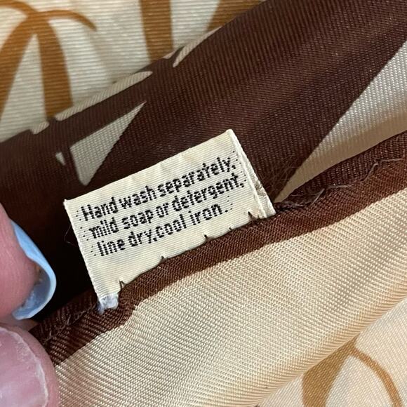 AVON Scarf Kent Logo Signed Square Made in Japan VINTAGE - Picture 4 of 4